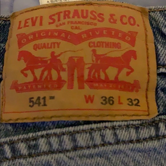 Light denim Levi straight jeans - Picture 3 of 3